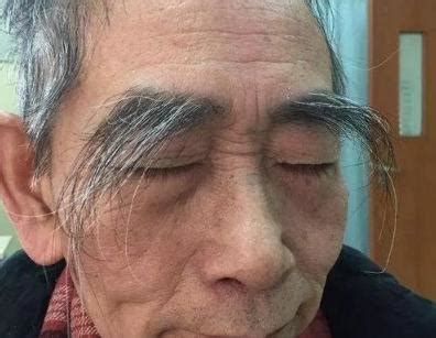 眉毛很長的人|眉毛越長，人越長壽？50歲後眉毛變長4原因，常吃1。